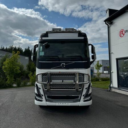 Karjapuskuri Dakar V17 Volvo FH4-