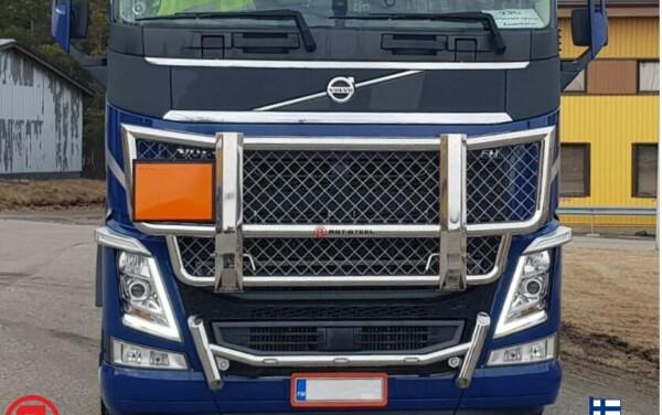 Kuvassa Koristeputki väliputkella Volvo FH4-