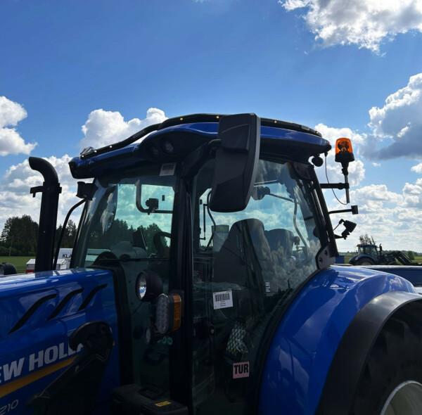 Kuvassa Valoteline katolle New Holland T6/T7