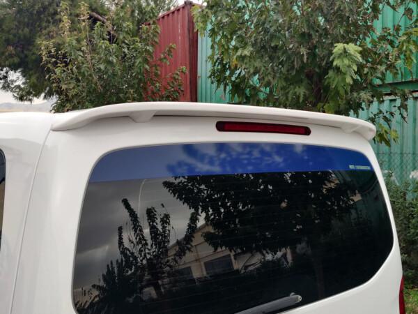 Kuvassa Takaspoileri MB Vito W447 2014- Takaluukulla