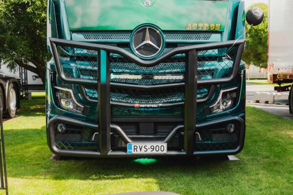Kuvassa Karjapuskuri Freeway MB Actros L (2.5m)