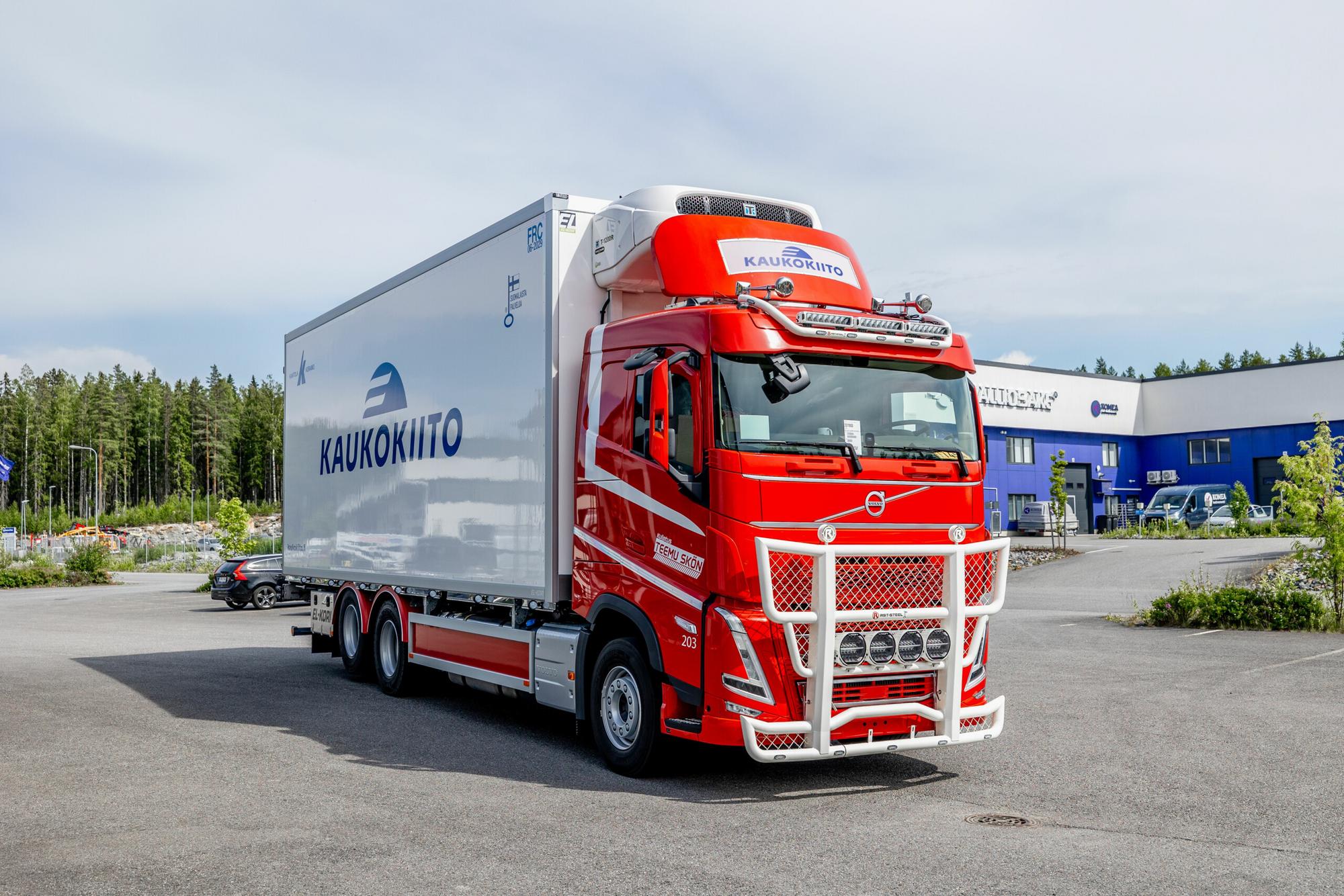Kuvassa Lisävaloteline katolle FH 2013-/FM4 2021-Normaali