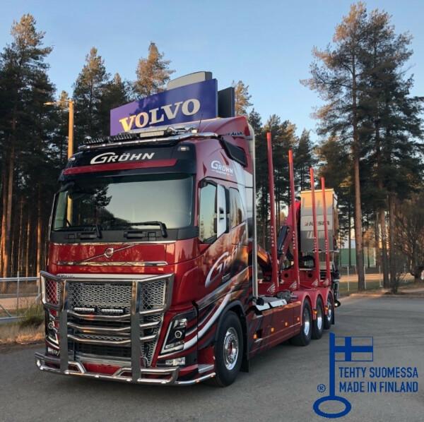 Kuvassa Karjapuskuri Freeway Volvo FH4, Korkea maavara