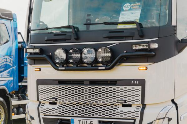 Kuvassa Auravaloteline Volvo FM/FH/FMX 2021-