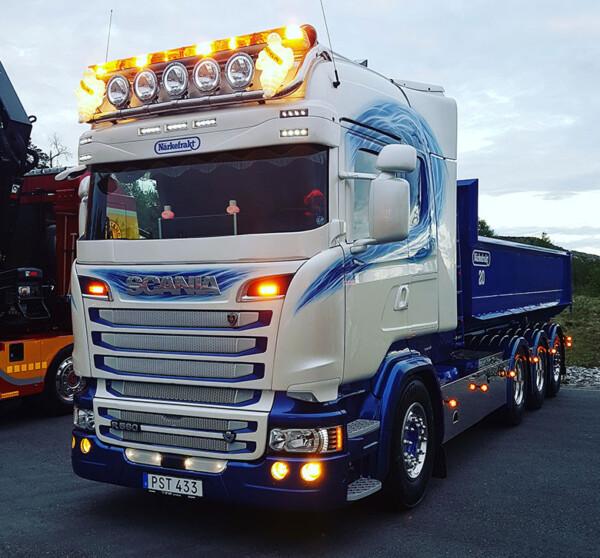 Kuvassa Tuulilasipaneeli Scania R 2005-2016