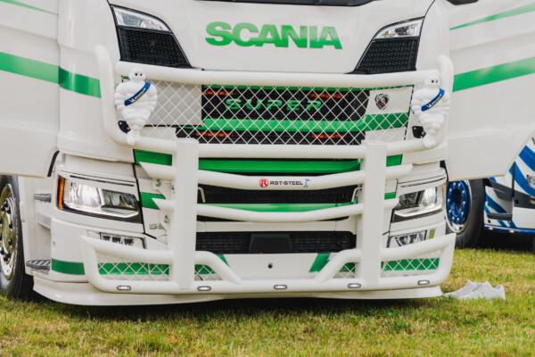 Kuvassa Karjapuskuri Freeway Scania NextGen 2017-