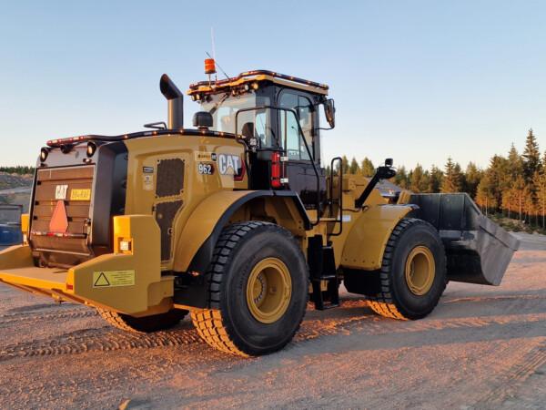 Kuvassa Valoteline taakse / konepellin päälle CAT 962 2023-