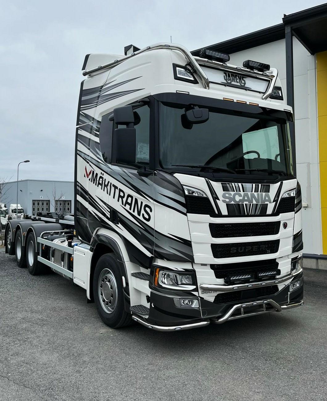 Kuvassa Etuhelmaputki 3-osainen A-kaarella Scania NextGen 2017-
