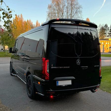 Takaspoileri MB Sprinter W907/W910 2024-, isolla kameralla