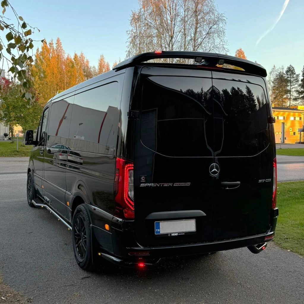 Takaspoileri MB Sprinter W907/W910 2024-, isolla kameralla