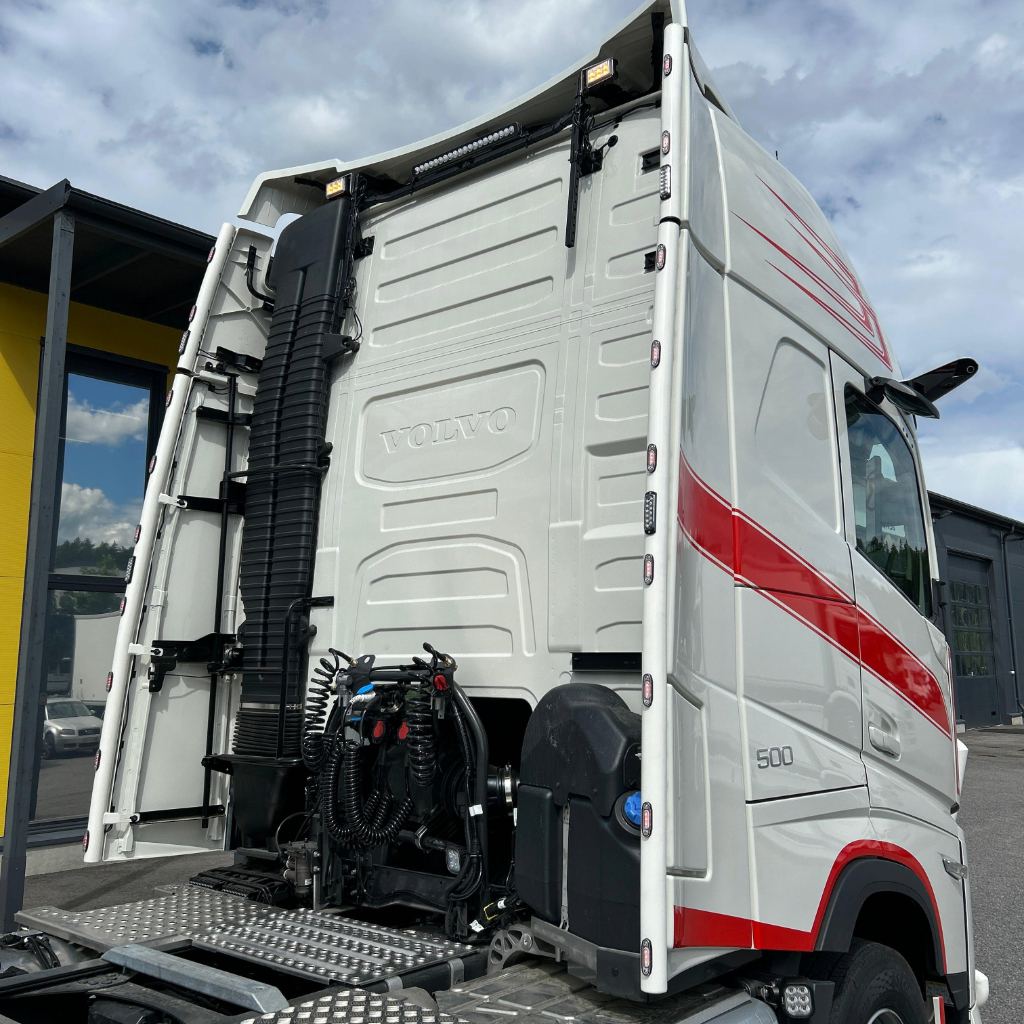 Koristeputket tuuliohjaimiin V13 Volvo FH4 XL