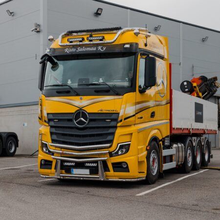 Lisävaloteline katolle sivujatkoilla V25 MB Actros StreamSpace 2,5m