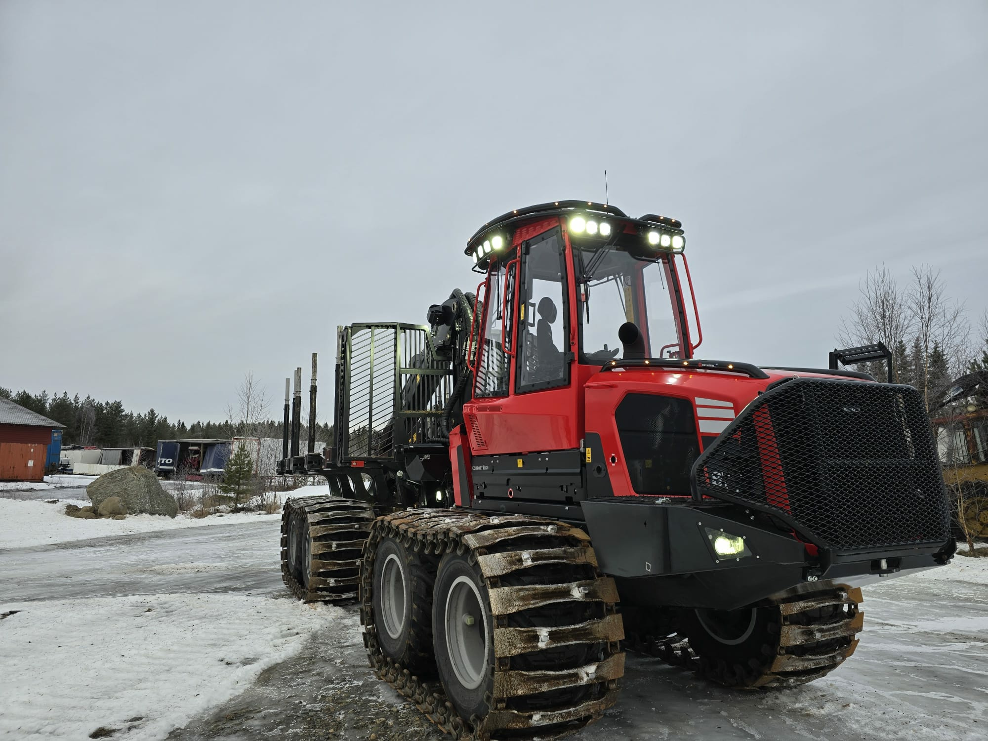 Kuvassa Valoteline katolle Komatsu 825-895 ajokone