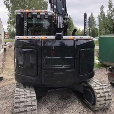 Lisävaloteline taakse / peräpuntin päälle Kobelco SK75SR-3 (2013-2019)