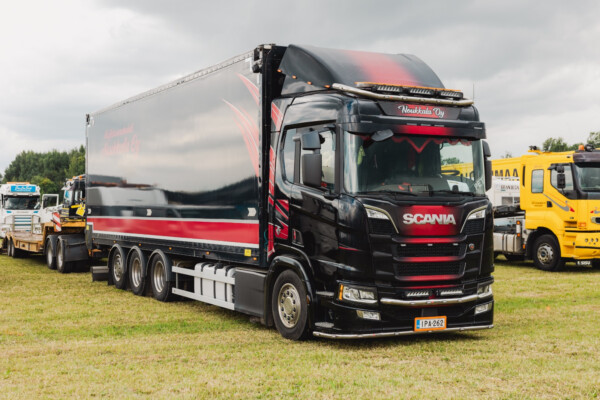 Kuvassa Lisävaloteline katolle Scania NextGen 2017- Normaali hytti