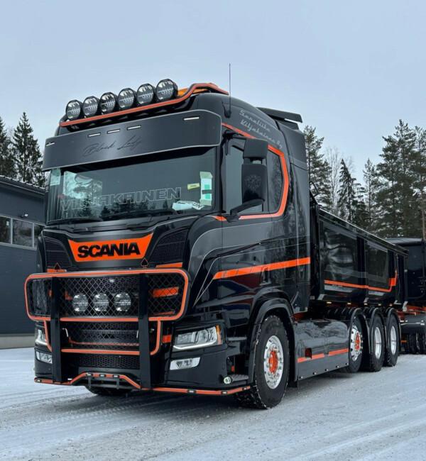Kuvassa Etuhelmaputki (3-os) A-kaarella Scania NG 2017- pieni etupuskuri