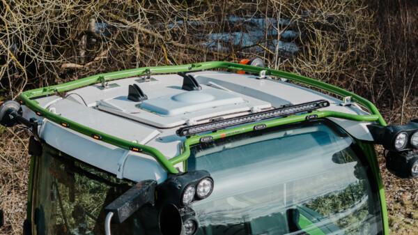 Kuvassa Valoteline katolle Fendt 300-700 vario (etukuorjaamalla)