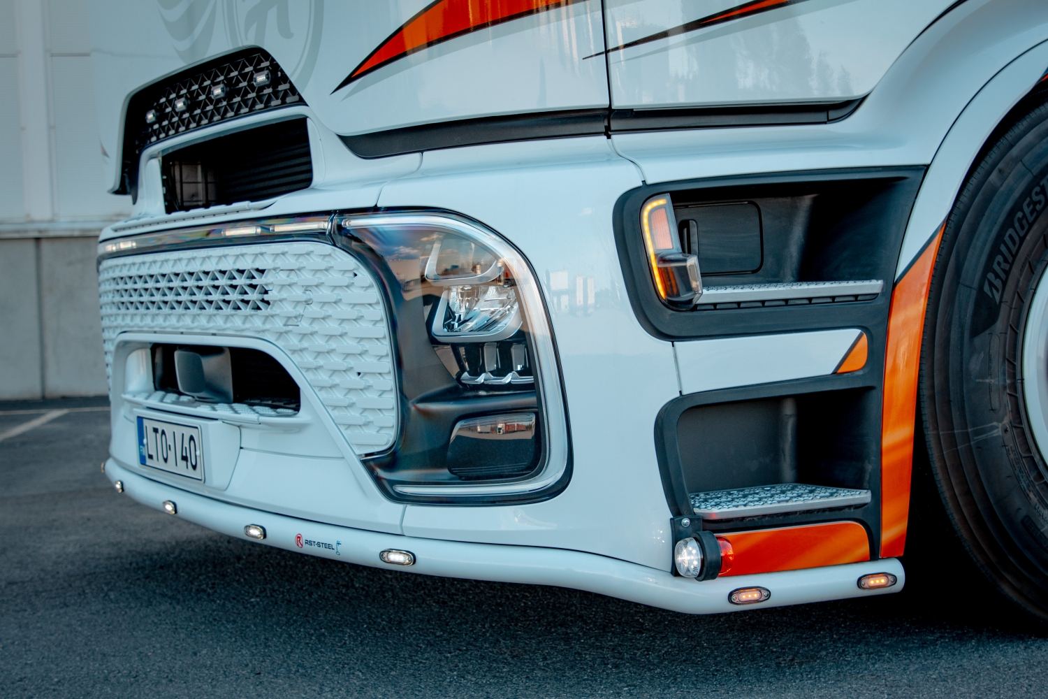 Etuhelmaputki Lowline V15 MB Actros ProCabin - Image 2
