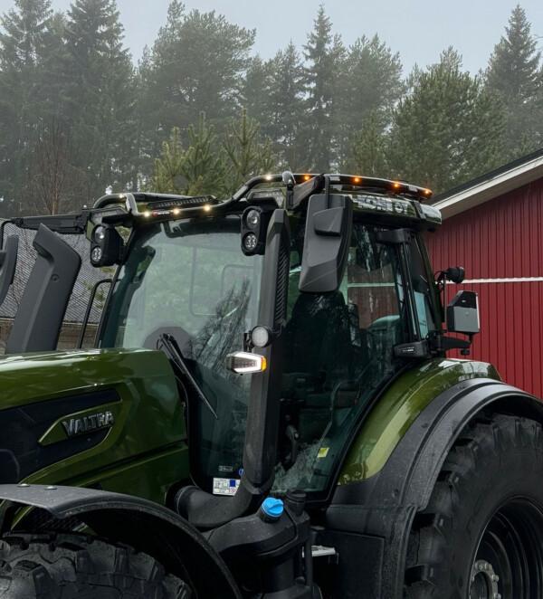 Kuvassa Valoteline katolle Valtra S-/Q-sarja 2022-