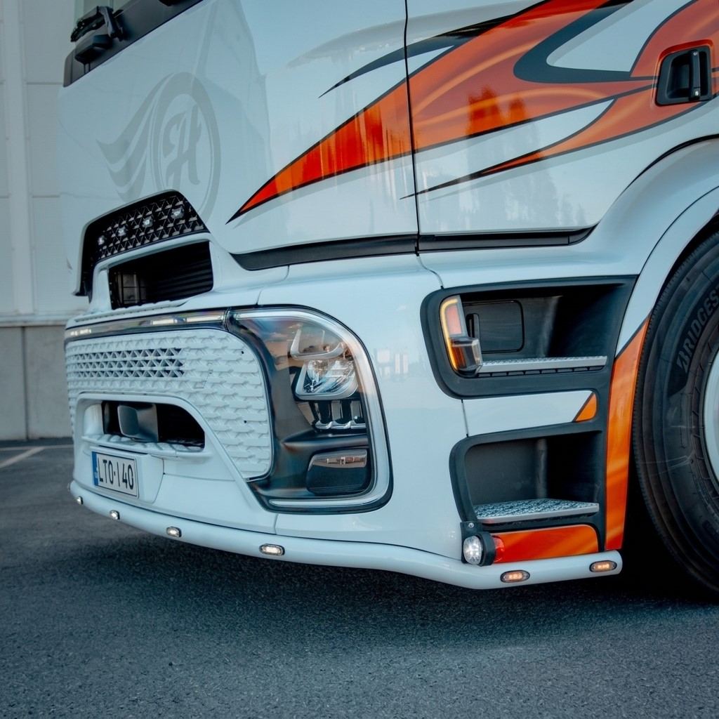 Etuhelmaputki Lowline V15 MB Actros ProCabin - Image 2