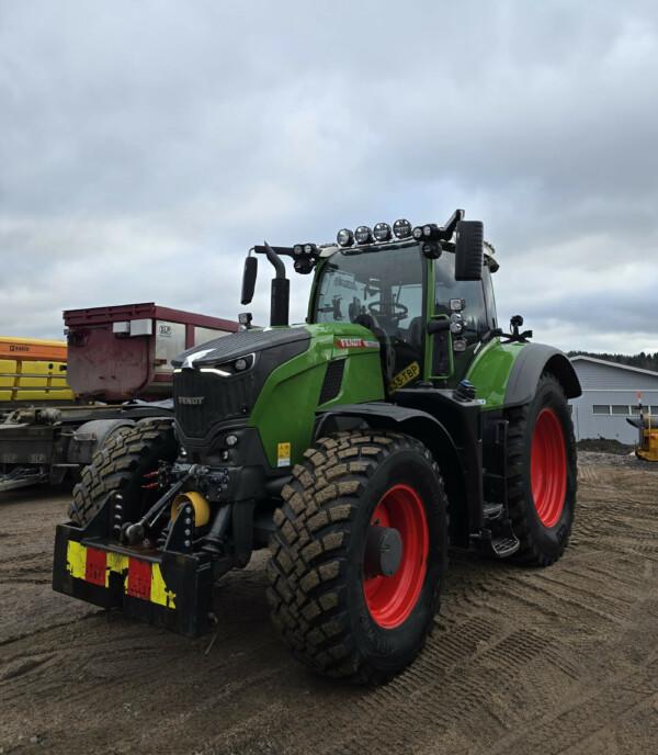 Kuvassa Valoteline katolle Fendt 300-700 vario (Ilman etukuormaajaa)