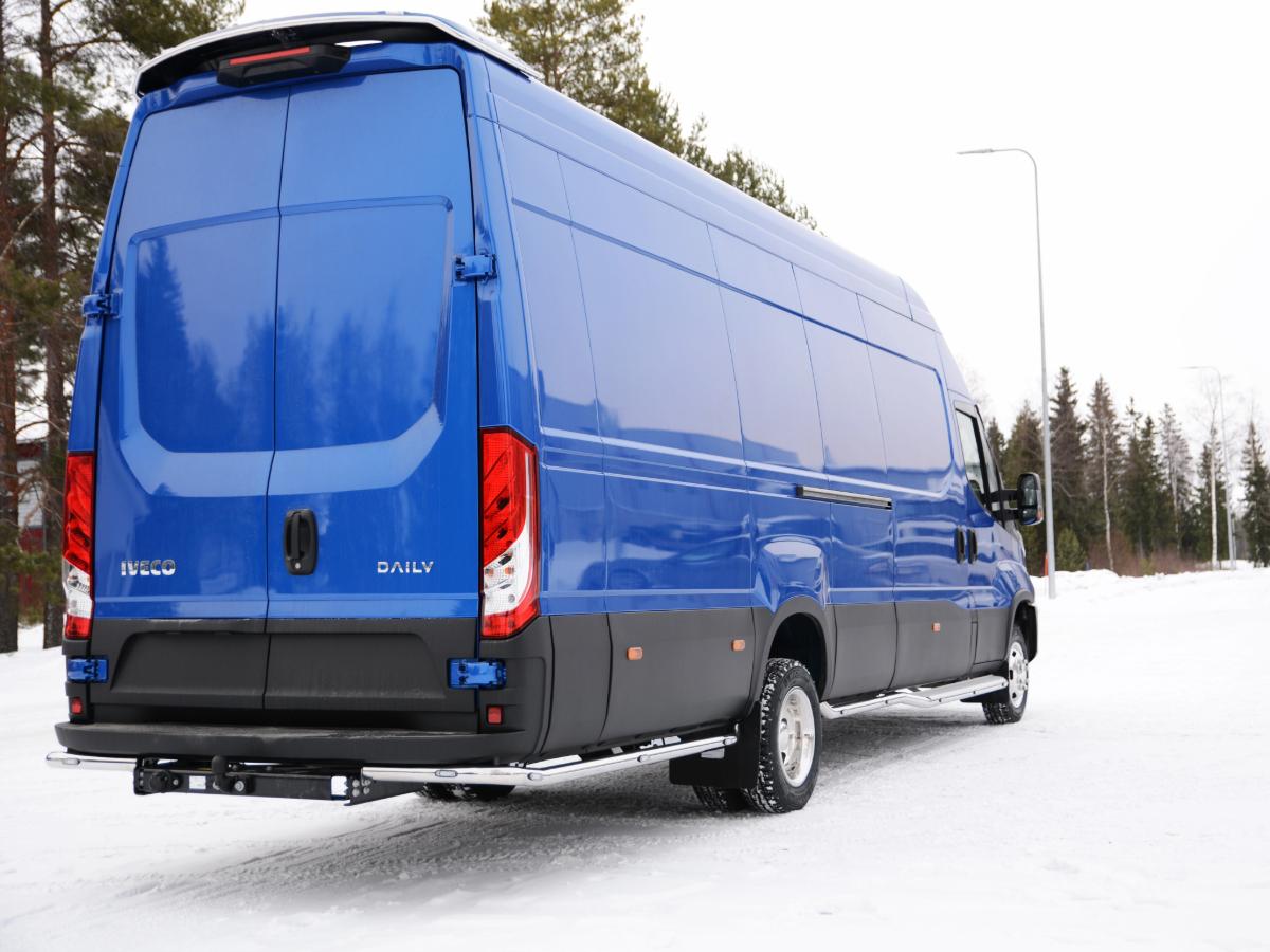 Kuvassa Takaputket Iveco Daily L4100L (paripyörillä) pisin malli 7540mm