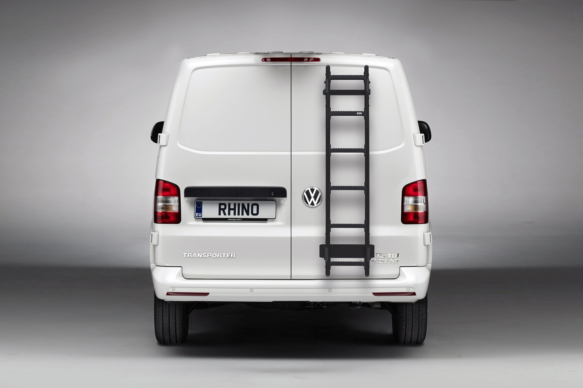 Kuvassa Takaovitikkaat VanLadder Black Iveco Daily 2014- (L1/2H1)