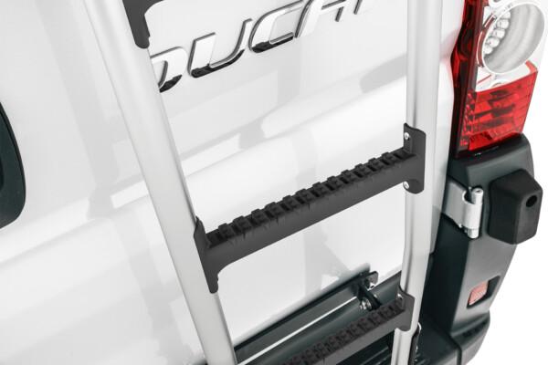 Kuvassa Takaovitikkaat VanLadder Mercedes Vito 2015-