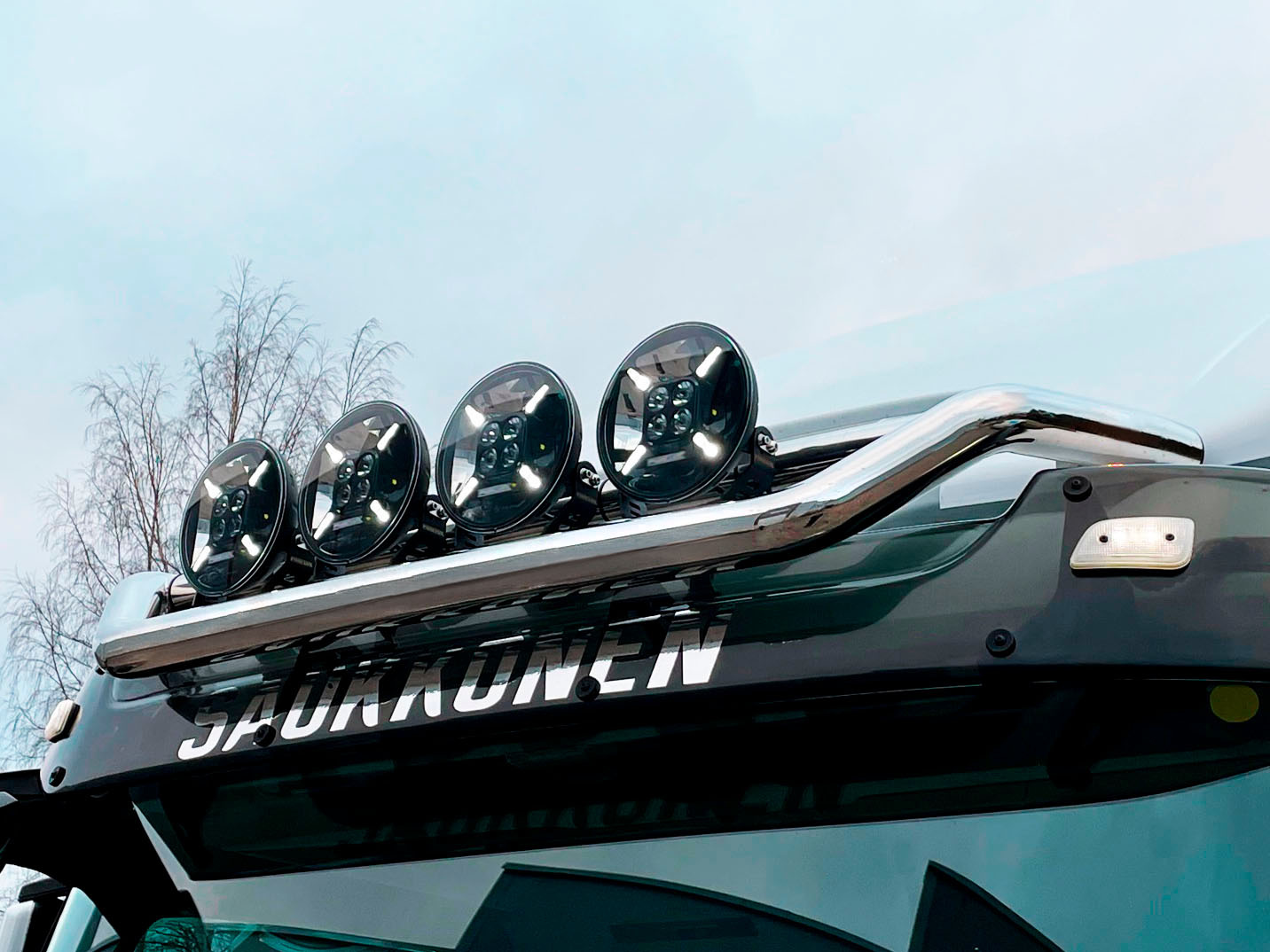 Kuvassa Lyhyt lisävaloteline katolle MB Actros 2,3m, ClassicSpace