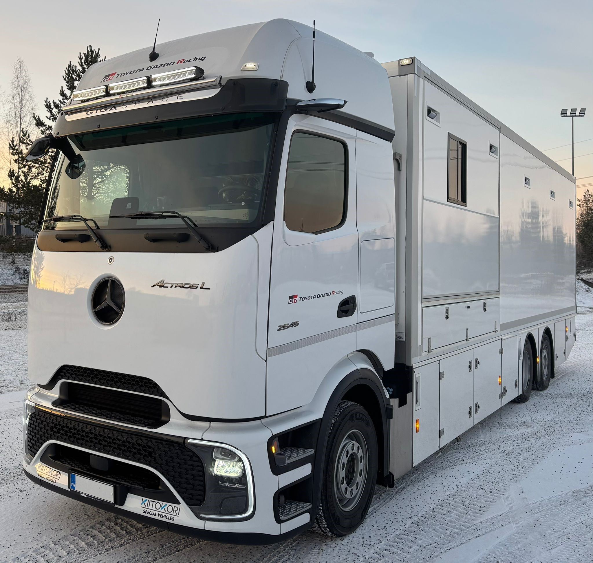 Lisävaloteline Visor V54 MB Actros Giga / BigSpace 2,5m