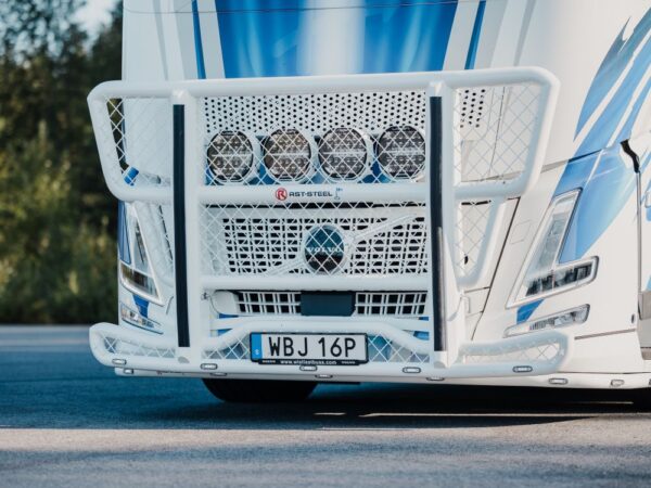 Karjapuskuri Freeway Volvo FH AERO 2024- kuorma-autoihin.