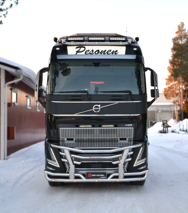 Lisävaloteline katolle jatkoilla Volvo FH4, Globe