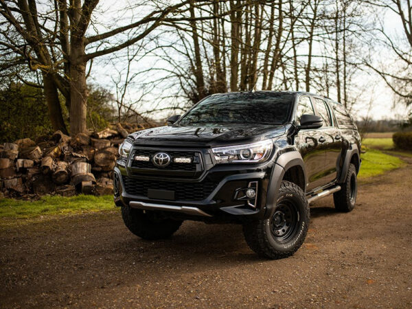 Lazer Grille Kit Toyota Hilux Invincible X 17-20, ST4 Evo valoilla - Image 2