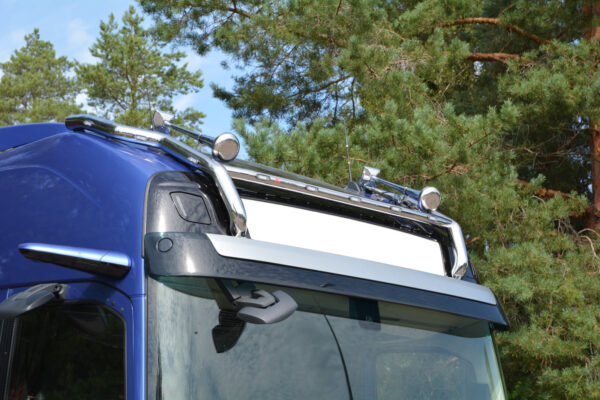 Lisävaloteline katolle jatkoilla Volvo FH4, Globe XL