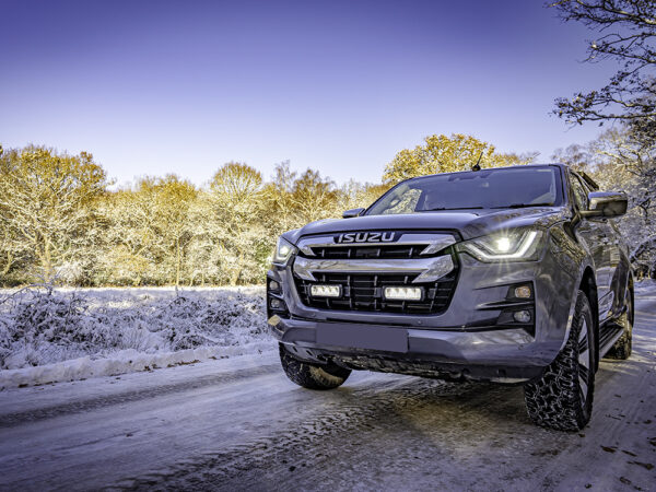 Lazer Grille Kit Isuzu D-Max 2021-2022 Triple-R 750 valoilla