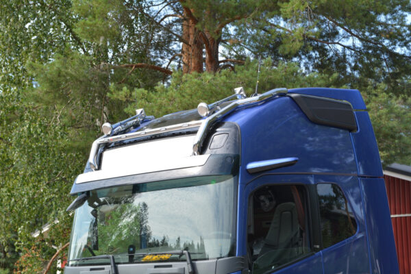 Lisävaloteline katolle jatkoilla Volvo FH4, Globe XL - Image 3
