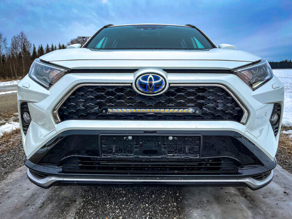 Grille Kit Toyota RAV4 Plug-In Hybrid 2020- linear 18 valoilla