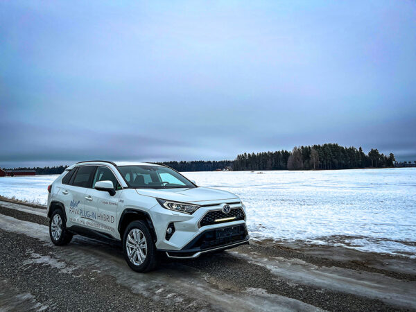 Grille Kit Toyota RAV4 Plug-In Hybrid 2020- linear 18 valoilla - Image 2