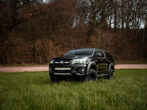 Lisävalopaketti Puskuriin Toyota Hilux 17-, Lazer Triple-R 16 valolla