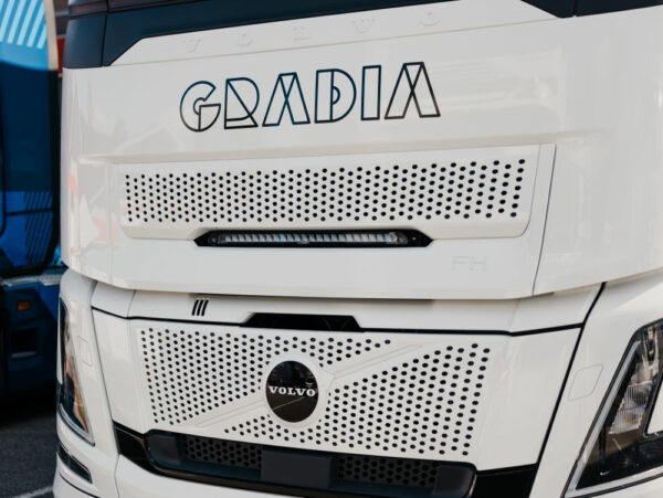 Lazer Linear 24 valopaketti Volvo FH AERO maskiin