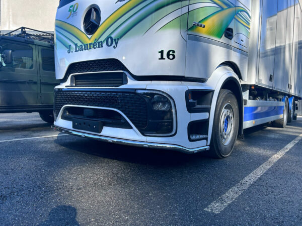 Etuhelmaputki MB Actros ProCabin