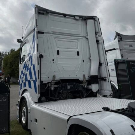 Koristeputket sivutuuliohjaimiin V15 MB Actros Procabin GigaSpace