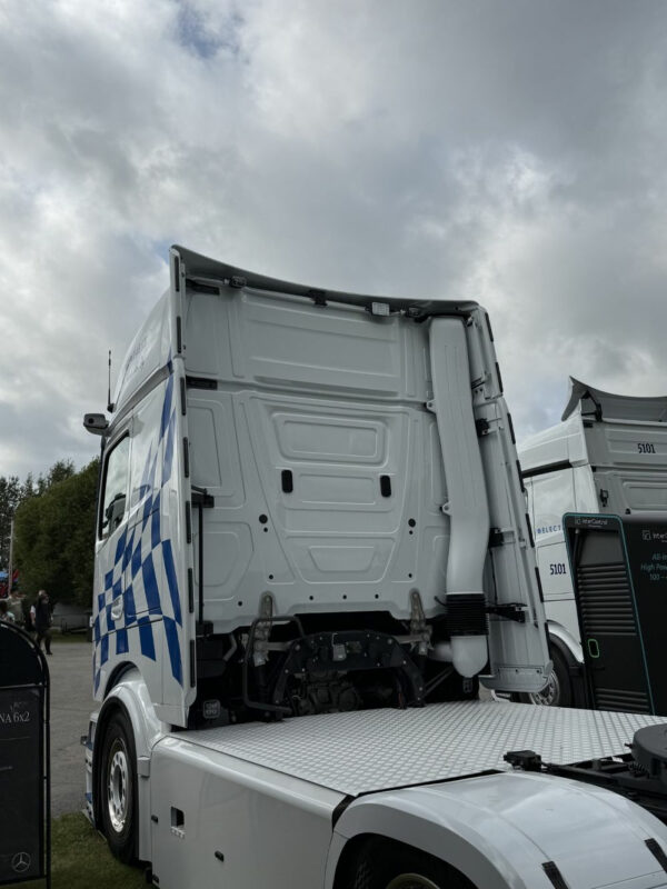 Koristeputket sivutuuliohjaimiin MB Actros Procabin