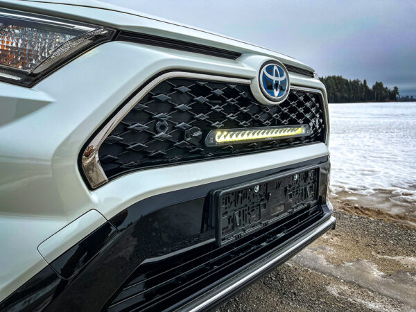 Grille Kit Toyota RAV4 Plug-In Hybrid 2020- linear 18 valoilla - Image 3