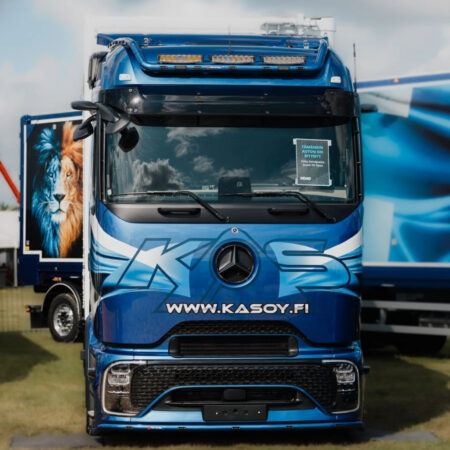 Lisävaloteline katolle sivujatkoilla V53 MB Actros BigSpace 2,5m
