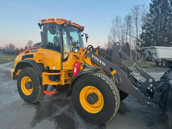 Valoteline katolle Volvo L45-L50G/H pyöräkoneisiin 2012-