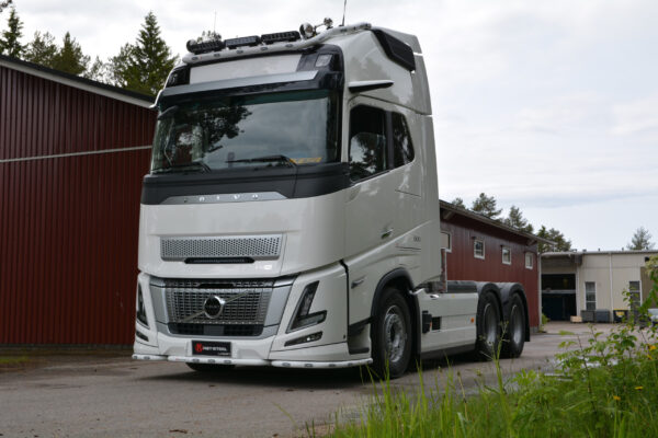 Etuhelmaputki 3-osainen Volvo FH AERO - Image 2