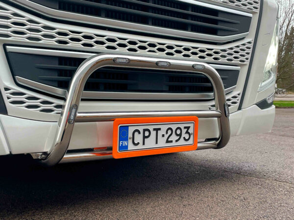 Etuhelmaputken A-kaari Volvo FH4 - Image 2