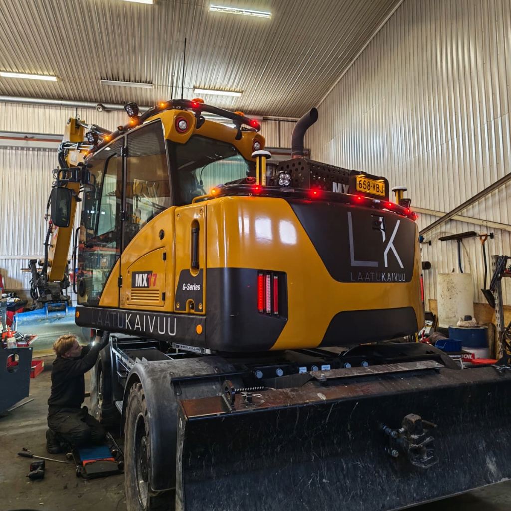 Valoteline taakse / peräpuntin päälle Hydrema MX20G Rail 2021- - Image 4