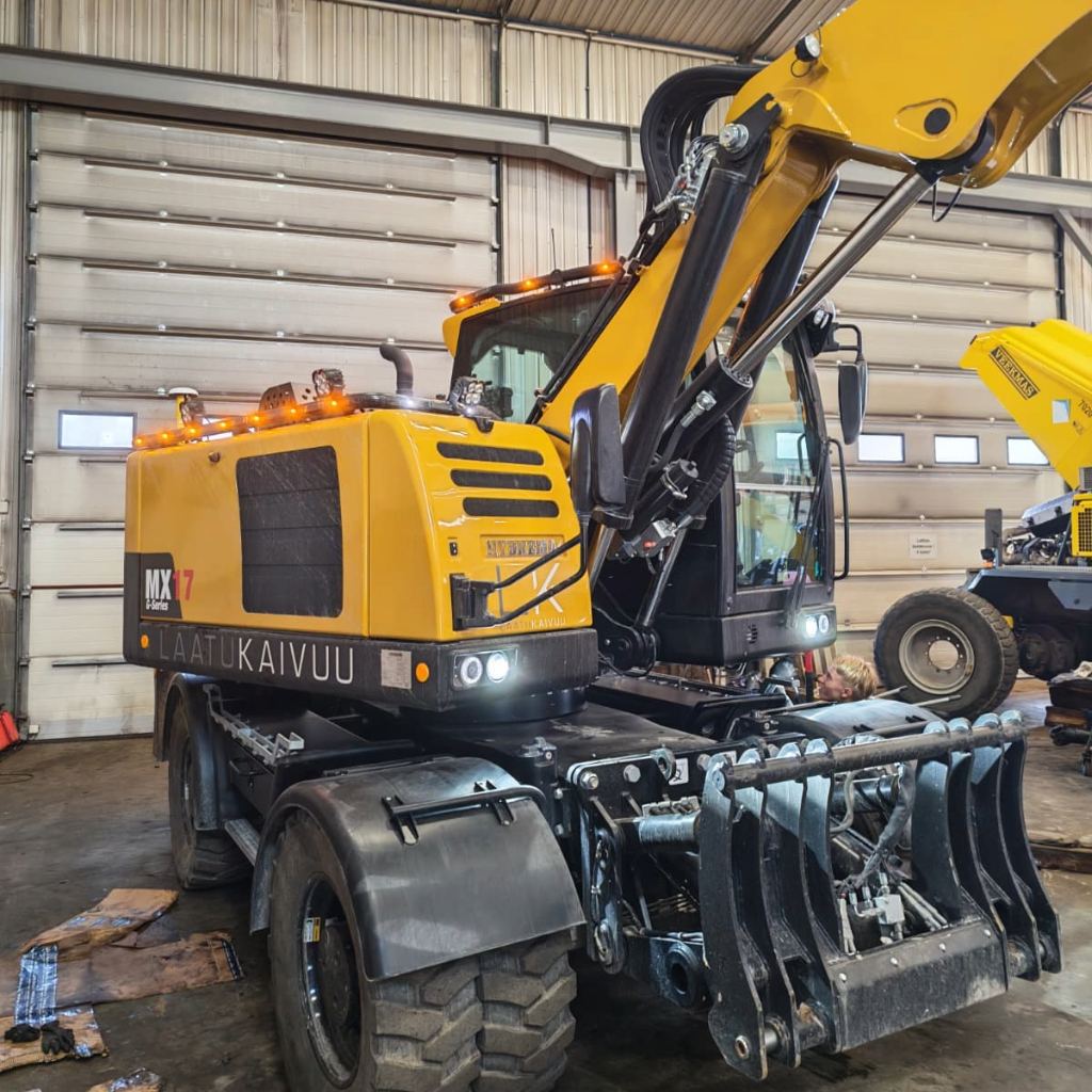 Valoteline konepeiton päälle (sivuun) Hydrema MX20G Rail 2021-